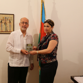 سفير المكسيك بأذربيجان يزور مركز الترجمة الأذربيجاني
